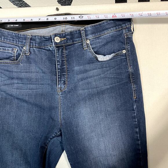 Torrid Premium Women's Denim Sky High Skinny Jeans - Size 20R - Picture 7 of 10